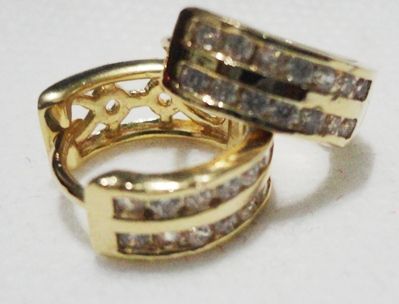 BRINCO ARGOLA ZIRCÔNIAS
